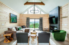 Bearly Haus View, Hot Tub Private Pool Theater